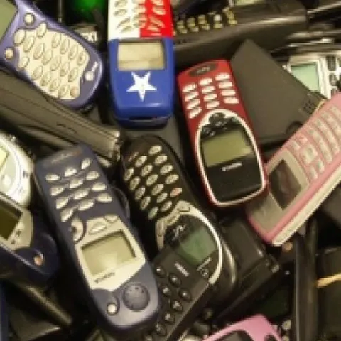 Telefoanele mobile ale angajaţilor Prefecturii Focşani, suspendate 