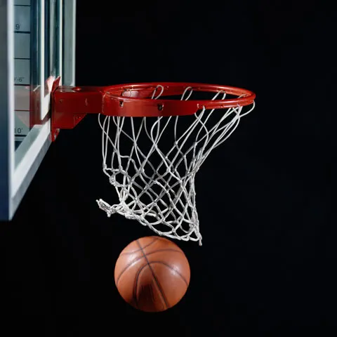 Baschet: Un spectator din NBA a câştigat 77.777 de dolari după un coş de la centrul terenului