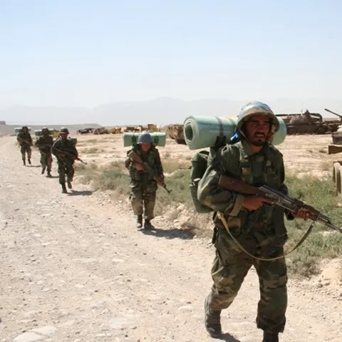 Militarul român ucis vineri în Afganistan a fost adus în ţară