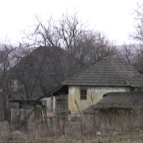 30 de familii din Roşiuţa, judeţul Gorj, se tem că vor rămâne fără case