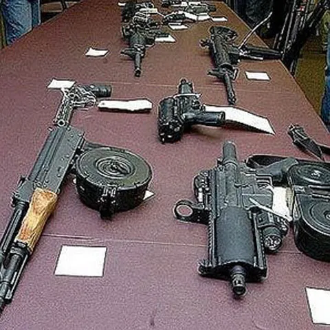 Cei 11 militari implicaţi în cazul armelor de la Ciorogârla au fost trimişi în judecată 