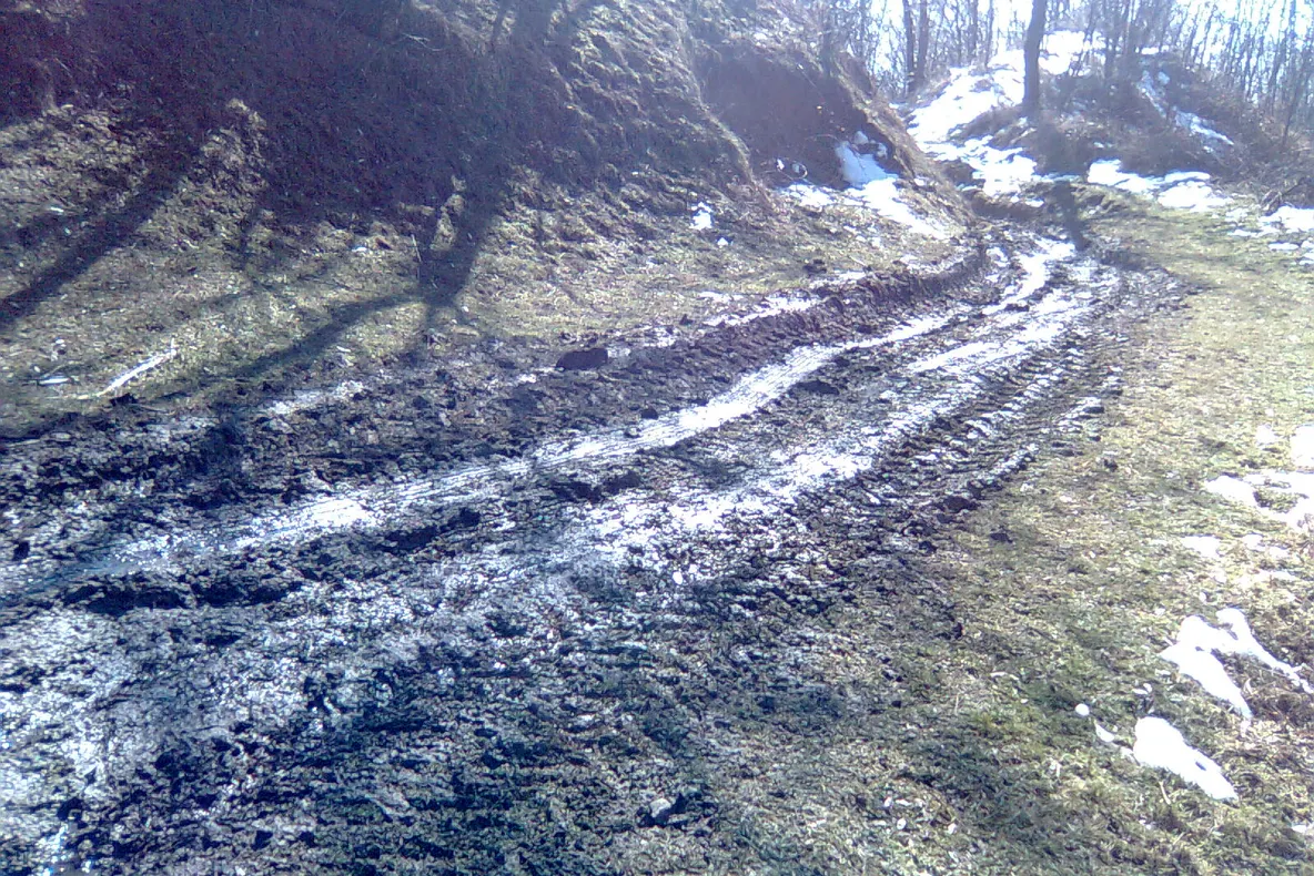 Drumul de legătură între satele Teiuş şi Coasta Mare din jud. Vâlcea arată ca după război