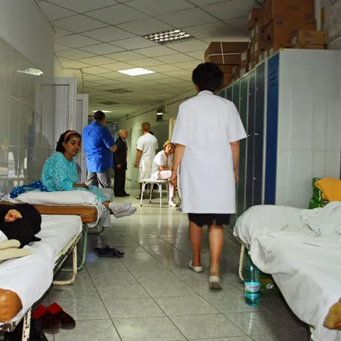 O femeie de 59 de ani a fost bătută crunt şi lăsată să moară