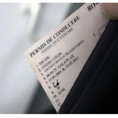  Şoferii trebuie se predea permisul în cinci zile, dacă autoritatea emitentă dispune suspendarea lui, a hotărât Guvernul