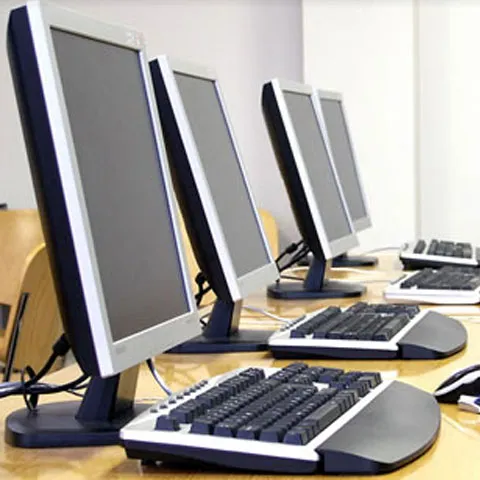 Mai multe calculatoare au fost furate din laboratorul de informatică al unei şcoli din judeţul Arad