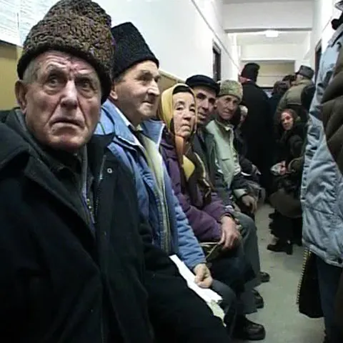 Fermierii vasluieni s-au înghesuit la APIA pentru a solicita subvenţii 