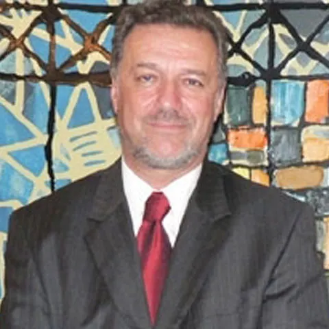 Ministrul albanez al Culturii, acuzat de hărţuire sexuală, a fost demis