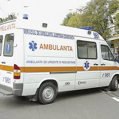 Un tânăr a fost găsit, joi seară, cu gâtul tăiat în faţa Spitalului Bagdasar-Arseni