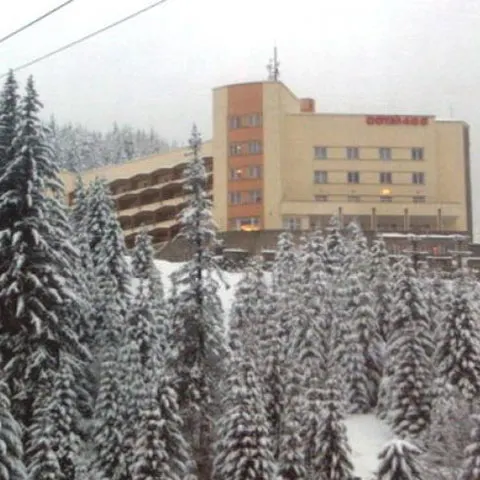 Drumul de acces din Sinaia spre Cota 1400 a fost închis, în weekend, între orele 08.00 - 16.00