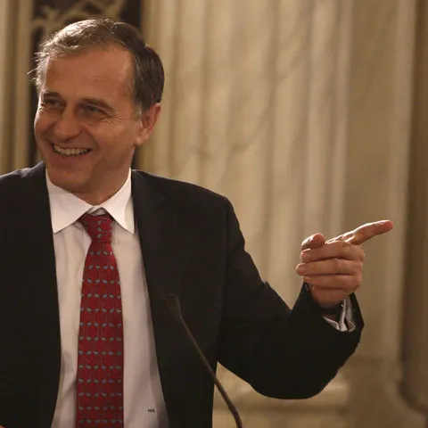 Geoană: Cine crede că un preşedinte de dreapta poate să aducă echilibru în societate se înşeală