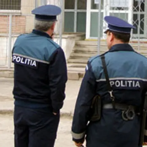 Aproape 1500 de poliţişti au efectuat 225 de percheziţii