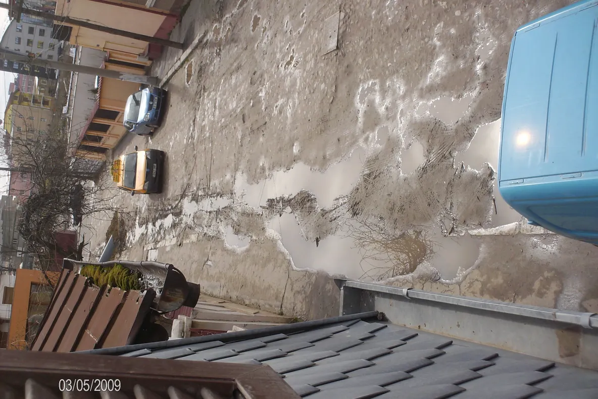 Strada Cenad din sectorul 5 este plină de gropi