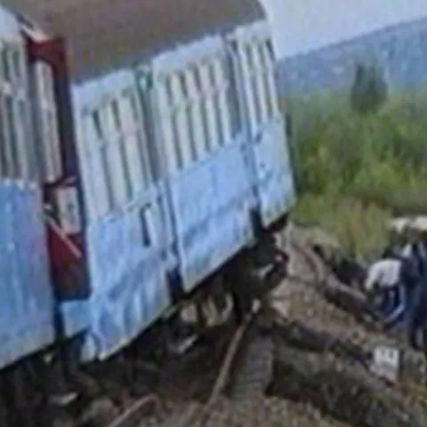 Un tren a deraiat într-o gară din judeţul Bistriţa-Năsăud 