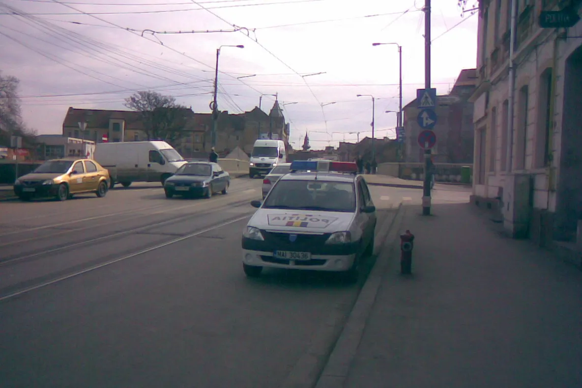 Maşina poliţiei din Timişoara, parcată neregulamentar