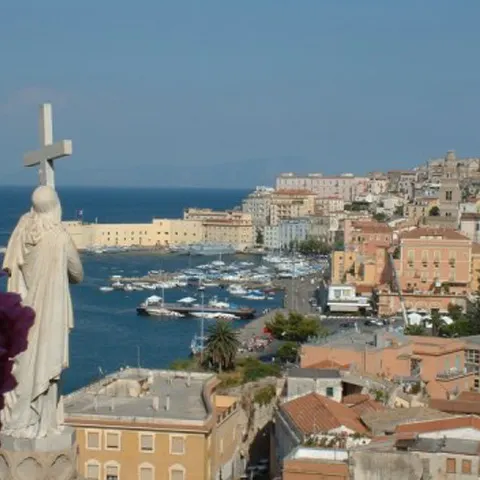O italiancă agresată de un imigrant nord-african a fost salvată de doi români