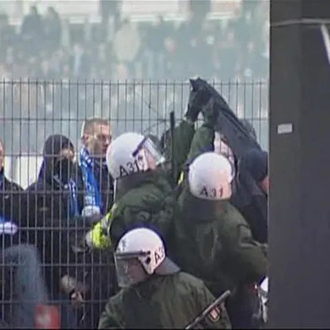 Violenţe la Malmo, unde a avut loc meciul de Cupă Davis Suedia - Israel: un miting pro-palestinian paşnic a degenerat în confruntări cu poliţia. VEZI VIDEO