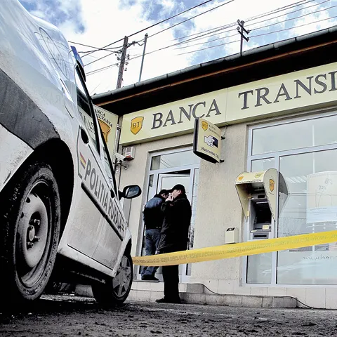 Poliţia are peste zece suspecţi în cazul jafului de la Banca Transilvania din Cluj 