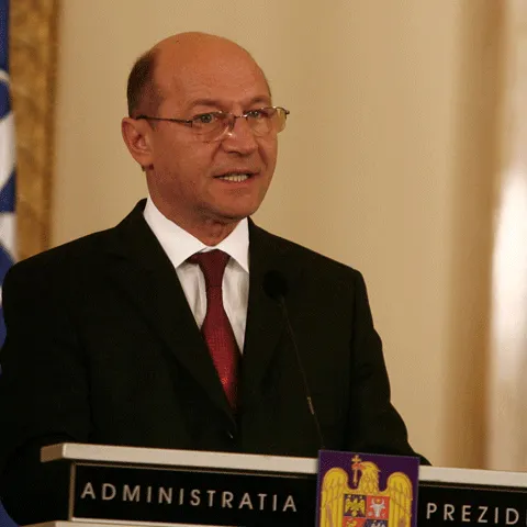 Traian Băsescu: România are nevoie de o centură de siguranţă care înseamnă un împrumut extern