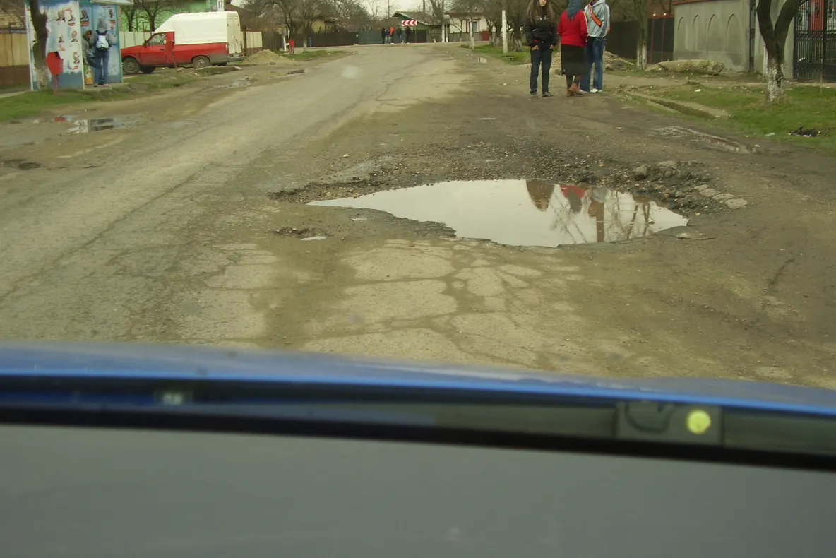 Gropile din drumul judeţean Târgovişte