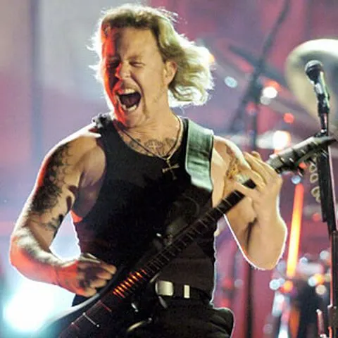 James Hetfield, solistul trupei Metallica, spitalizat de urgenţă