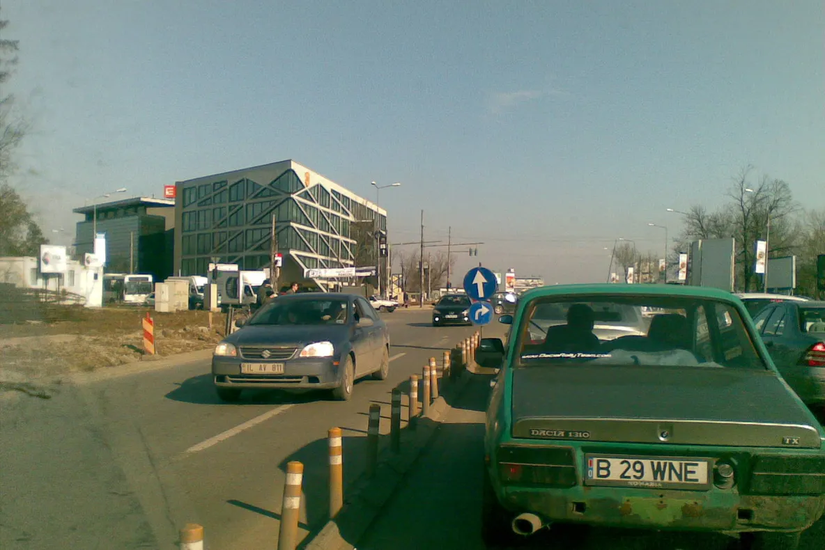 Semne de circulaţie contradictorii