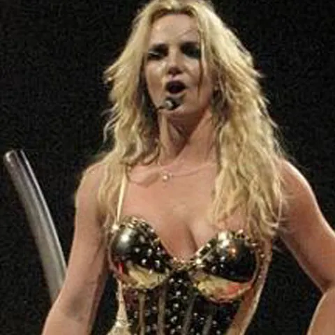 Britney Spears şi-a expus părţile intime în concert