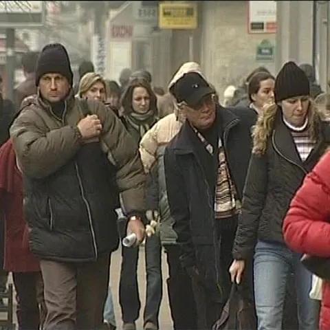 Românii sunt din ce în ce mai nemulţumiţi de nivelul de trai