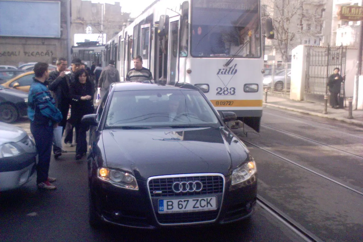 O şeferiţă a blocat timp de 20 de minute circulaţia tramvaielor pe Calea Moşilor