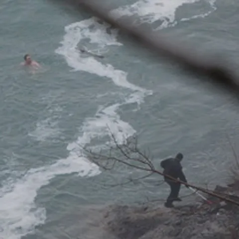 Un bărbat a supravieţuit căderii în cascada Niagara
