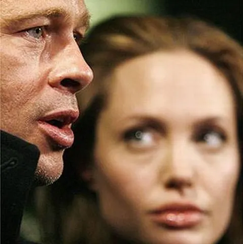 Angelina Jolie l-a prins pe Brad Pitt în pat cu dădaca