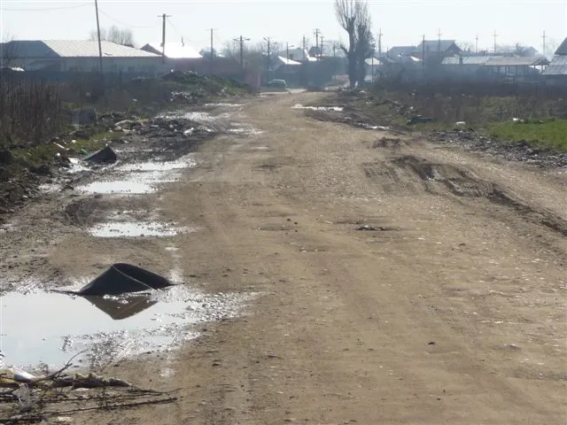 Drumul dintre Giurgiu şi Ilfov, plin de gunoaie