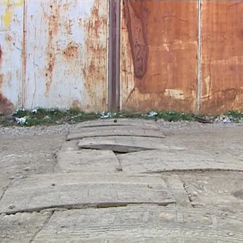 Limitatoare de viteză instalate pe un drum de ţară, în judeţul Ilfov