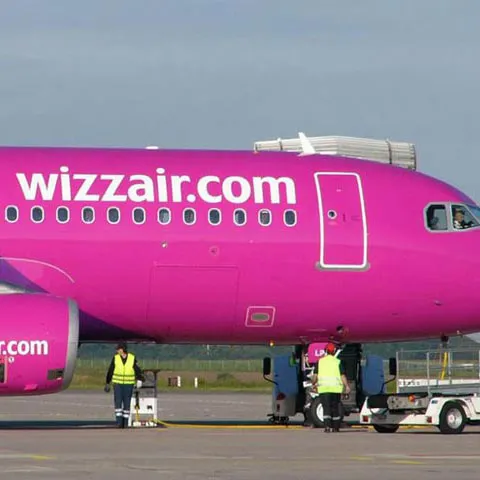 Un avion Wizz Air a aterizat de urgenţă la Timişoara, după ce unui pasager i s-a făcut rău