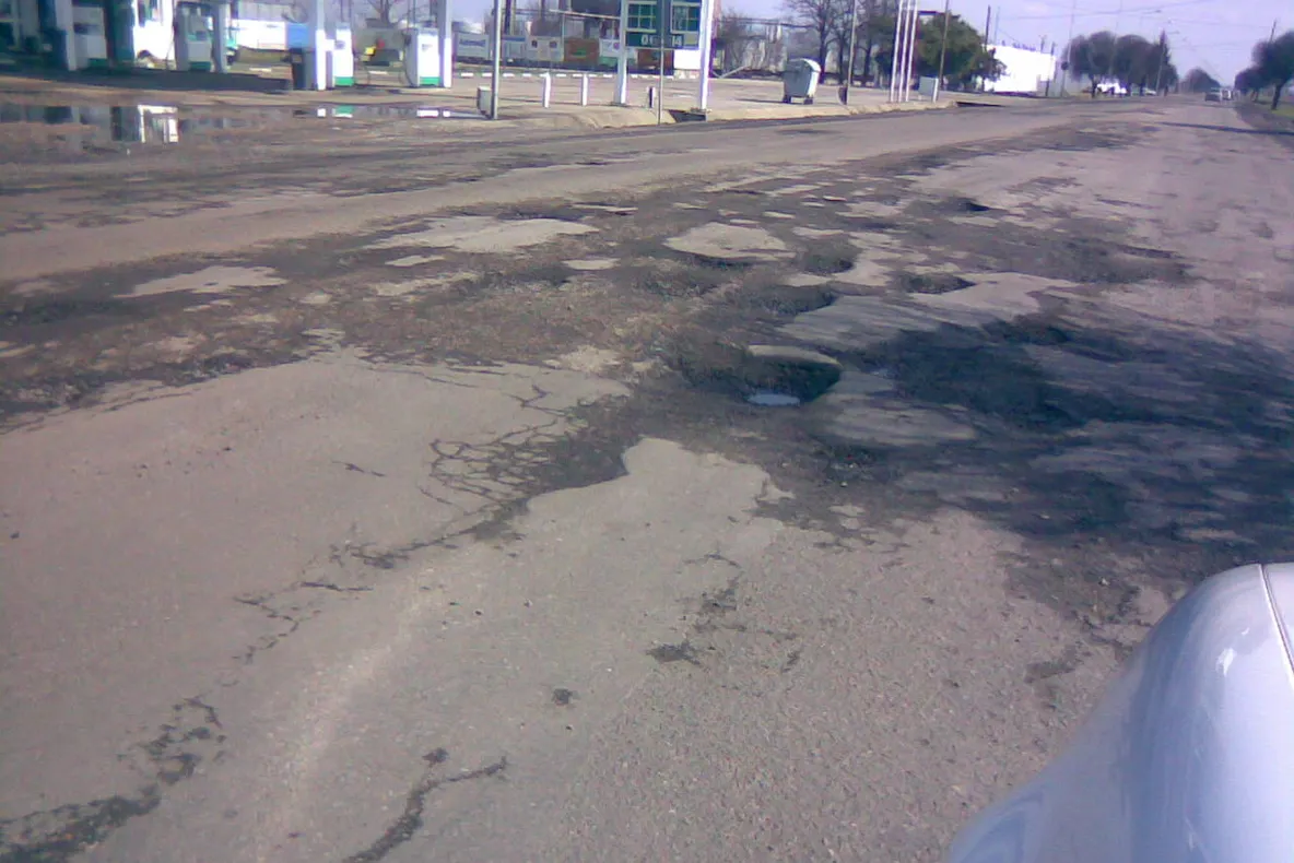Drumul dintre Satu Mare şi Oradea, gropi şi iar gropi
