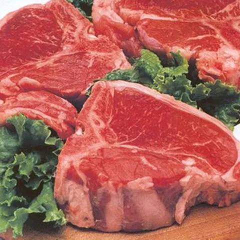 Deşi producătorii au ieftinit carnea de porc, magazinele au scumpit-o. Cum comentaţi?