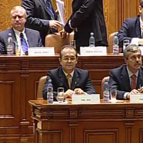 Emil Boc a participat la dezbaterea \"Programul şi măsurile Guvernului de combatere a crizei economice\"