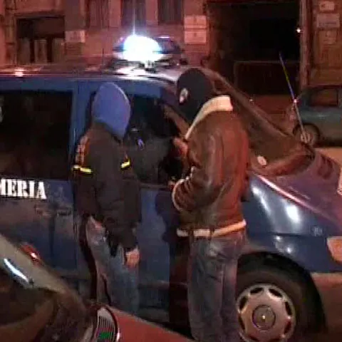 Un poliţist şi directorul unei şcoli de şoferi din Cluj-Napoca au fost arestaţi pentru 29 de zile