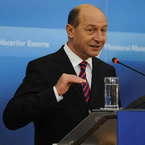 Băsescu spune că preşedintele Ungariei a încălcat, prin declaraţii, Constituţia României