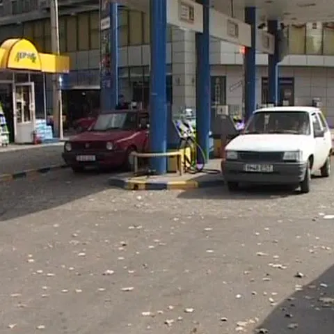 Accizele pentru carburanţi ar  putea fi majorate în avans