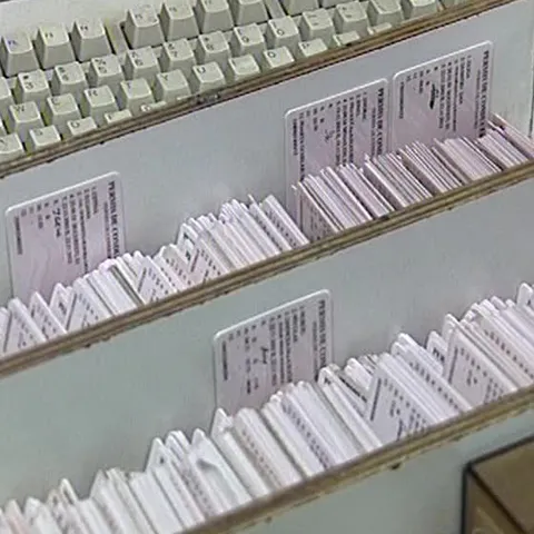 Se măresc taxele pentru permise şi certificatele de înmatriculare