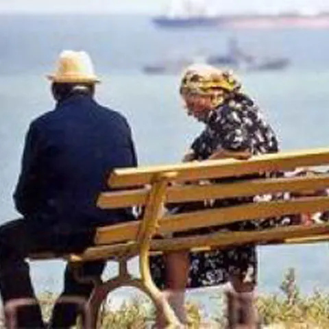 Mii de pensionari din toată ţara au popriri pe pensii