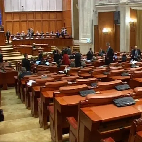 Şefii Camerei Deputaţilor au aprobat salariul "misteriosului" reprezentant la PE