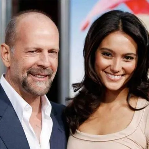 Bruce Willis se căsătoreşte cu un model care prezintă lenjerie intimă - VEZI FOTO