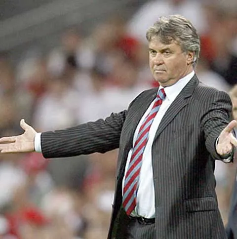 Guus Hiddink va fi antrenorul lui Chelsea doar până în vară