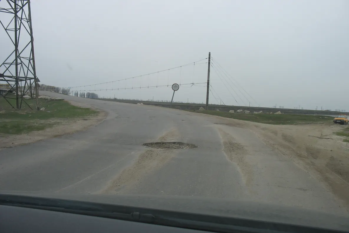 Turnu-Măgurele-Corabia, drum distrus de gropi