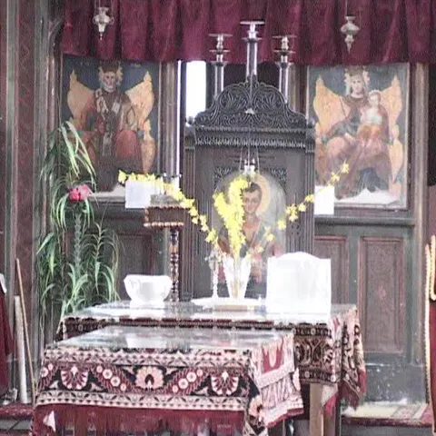 Un tânăr din Dâmboviţa a spart biserica pentru a fura vinul de împărtăşanie