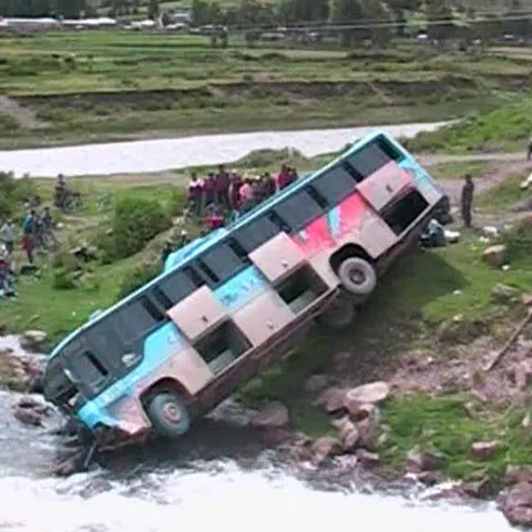10 turişti au fost răniţi miercuri dimineaţă într-un accident rutier în Peru 