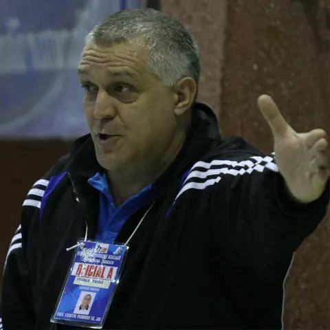 Handbal - Vasile Stângă: Arbitrii din România sunt hoţi, iau câte 3.000 de euro pe meci
