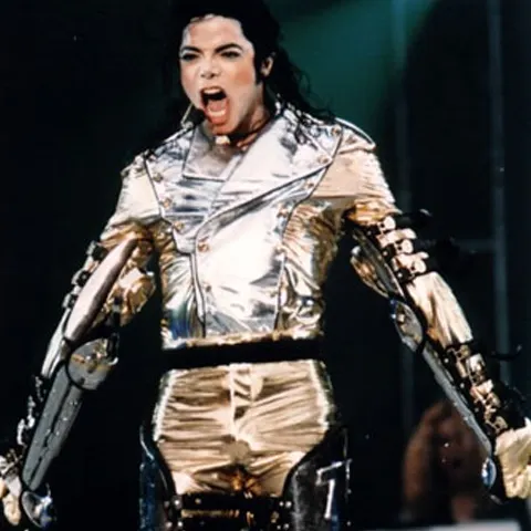 Michael Jackson contestă o licitaţie cu obiectele sale personale