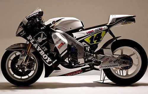 Playboy a semnat un acord de promovare cu Honda LCR - Galerie FOTO